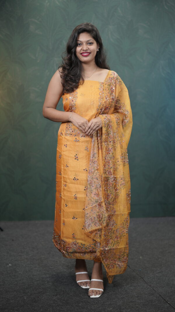 FLORAL CHURIDAR SET M122
