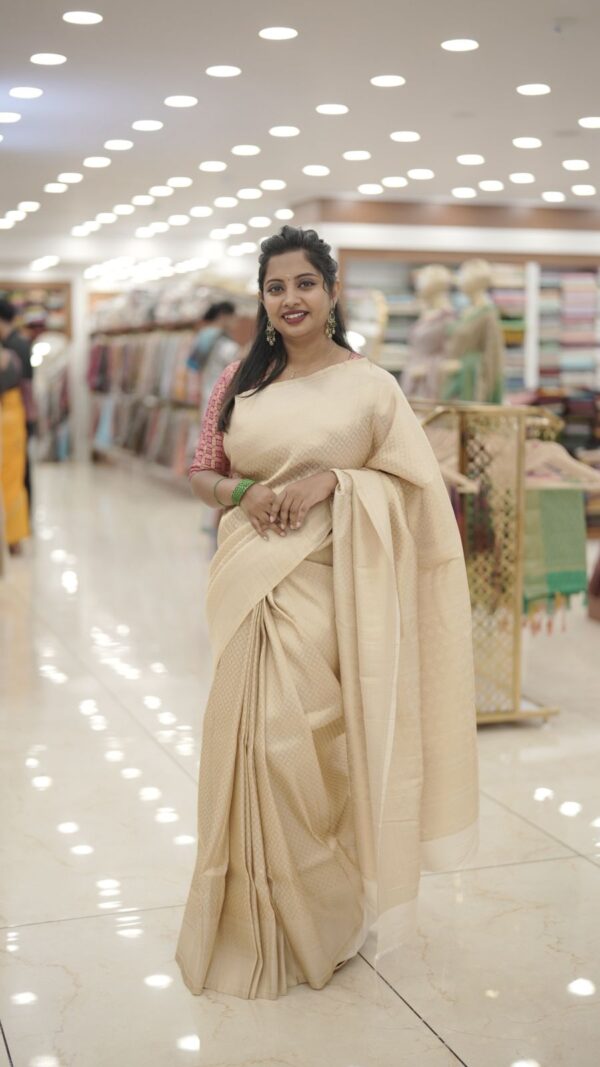 PREMIUM ONAM SAREE M372