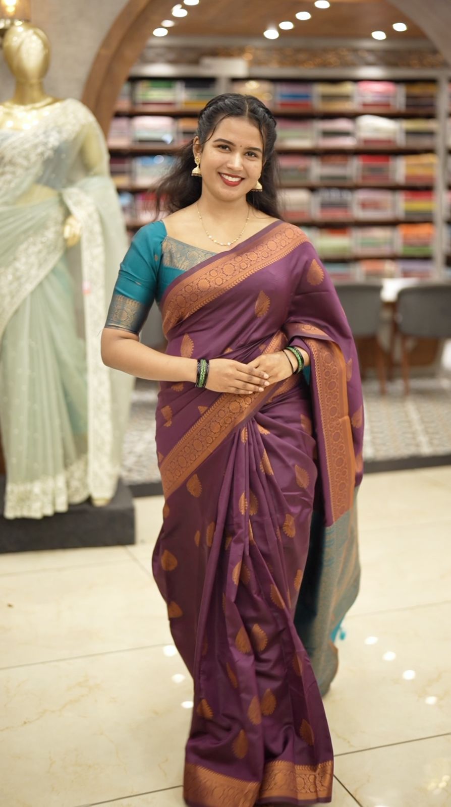 Traditional Saree M1451 - Image 2