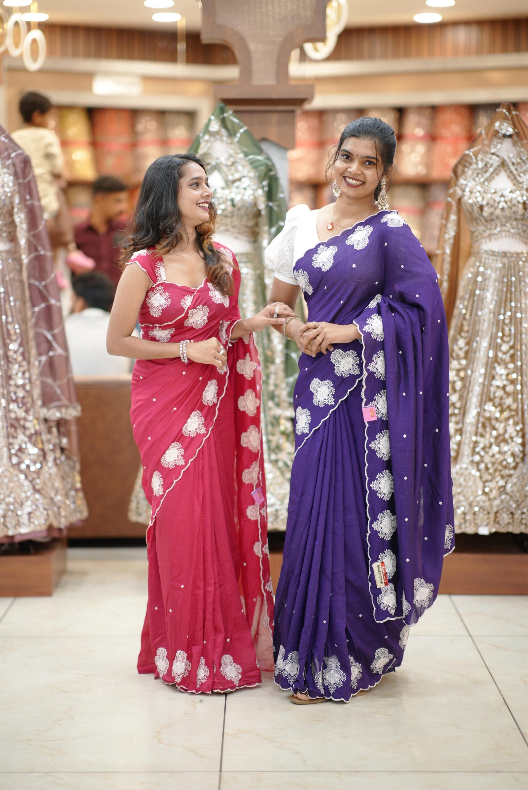 Foral Thread Work Saree M1589