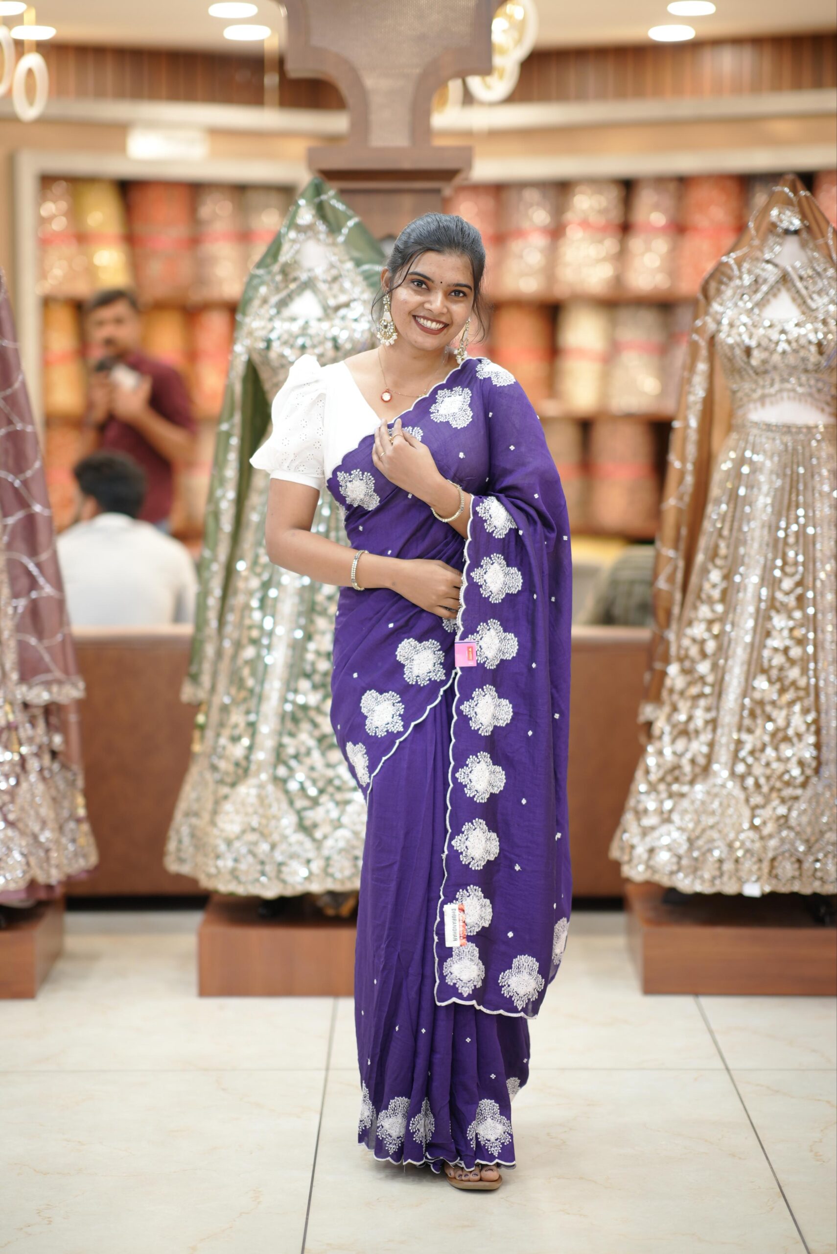 Foral Thread Work Saree M1589 - Image 4