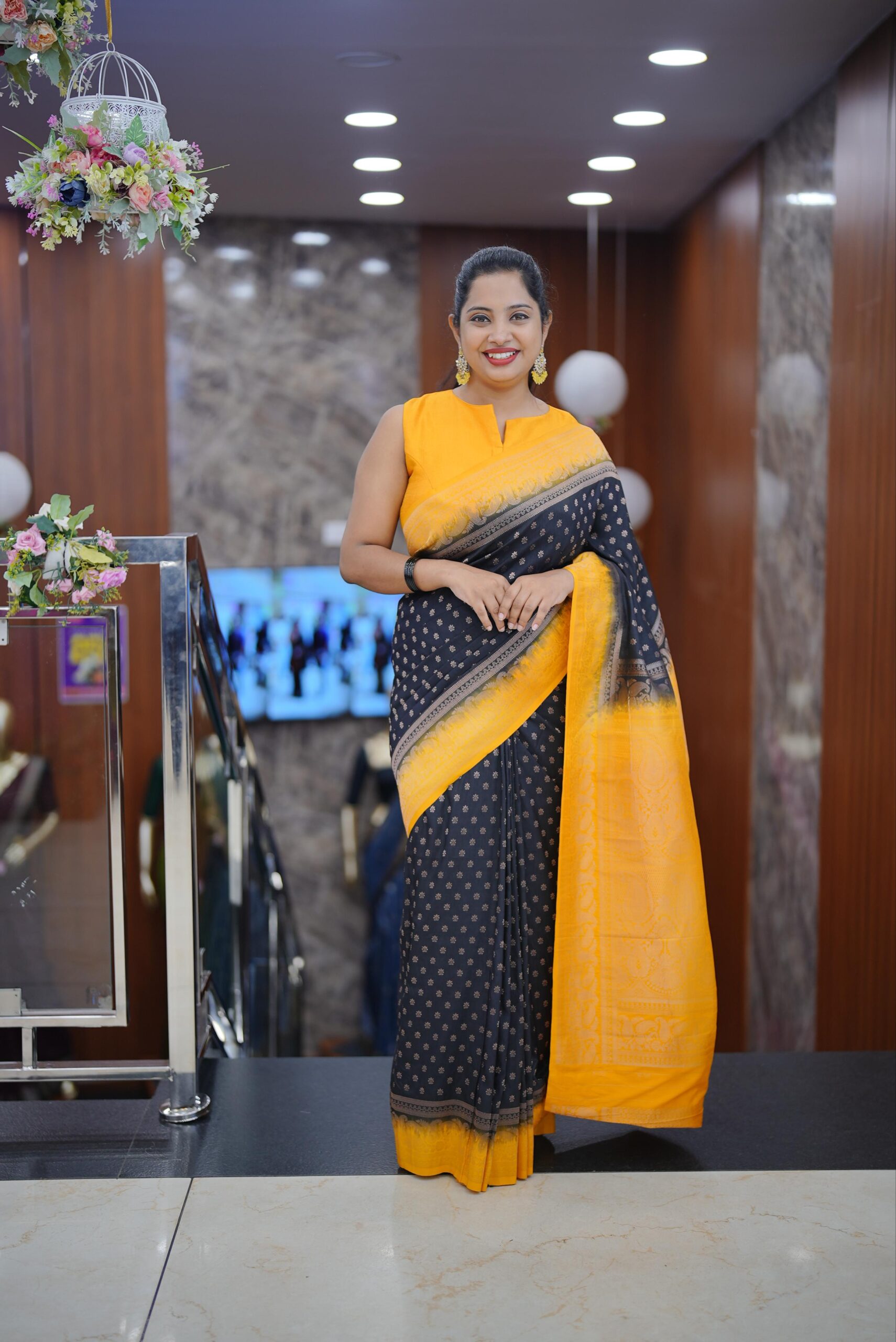 Banarasi Saree M1652 - Image 2