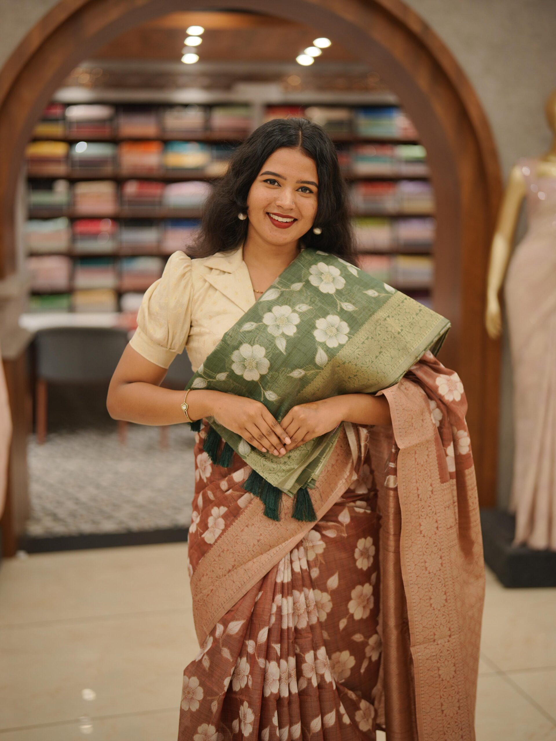 Floral Saree M1660 - Image 3