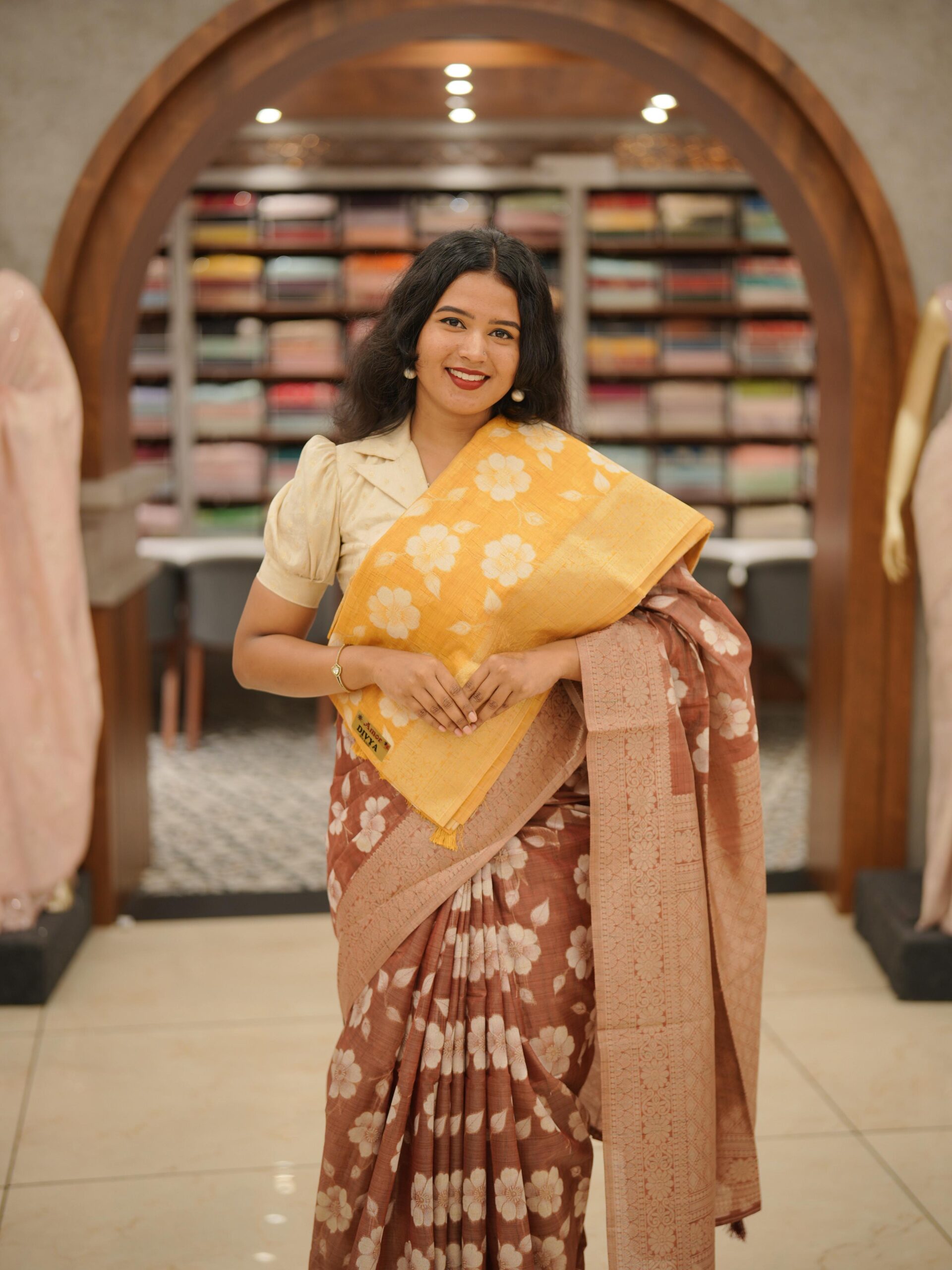 Floral Saree M1660 - Image 2