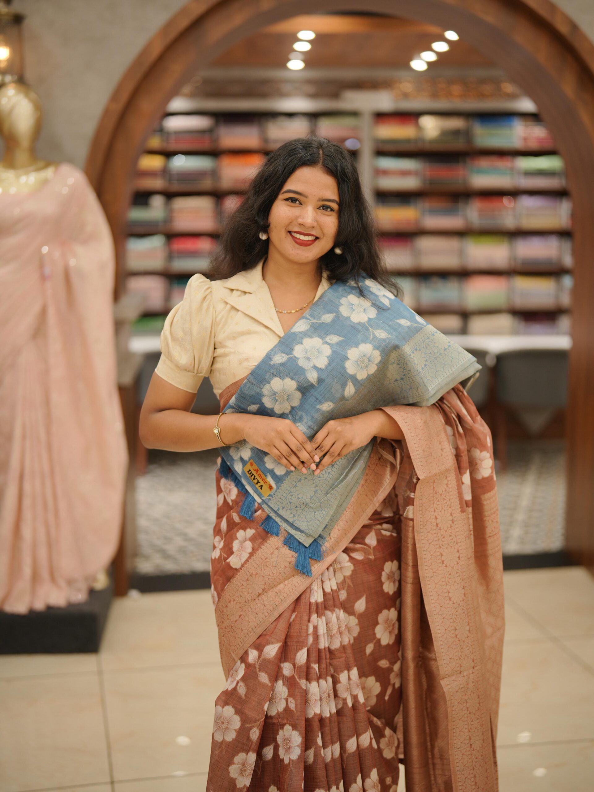 Floral Saree M1660 - Image 4