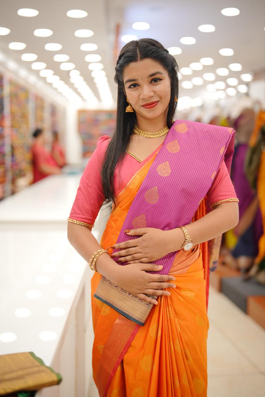 Traditional saree M1726 - Image 2
