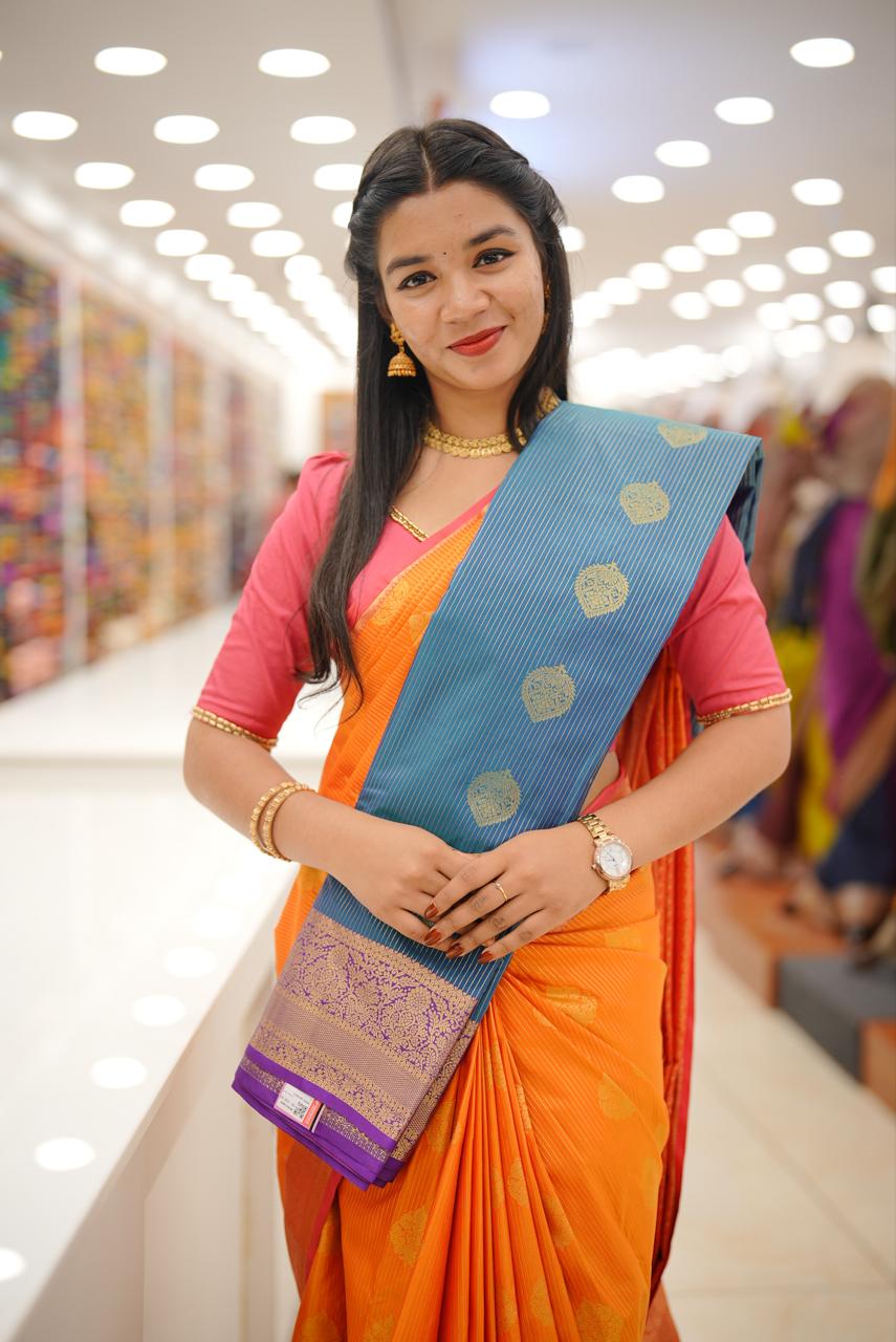 Traditional saree M1726 - Image 3