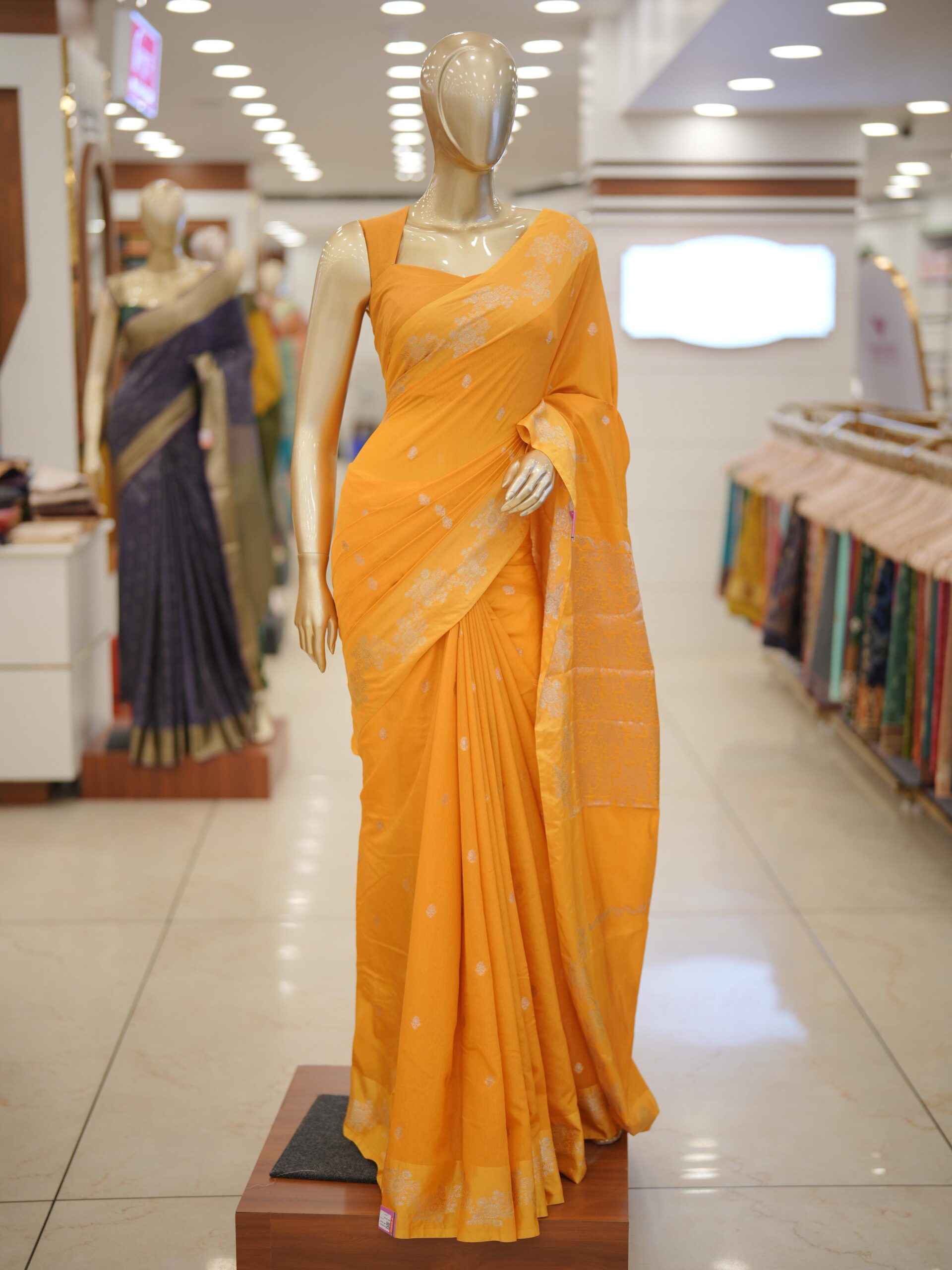 Banarasi saree M1772 - Image 4